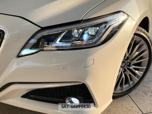 Toyota CROWN HYBRID 2018-06 8284450-13