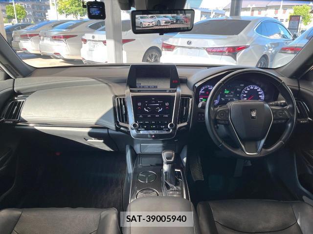 Toyota CROWN HYBRID 2018-07 8284452-1