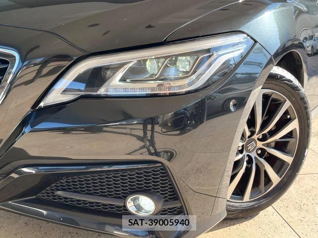 Toyota CROWN HYBRID 2018-07 8284452-11