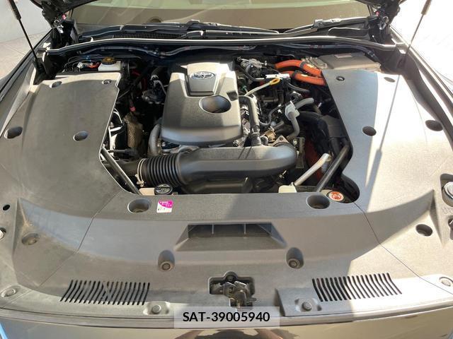 Toyota CROWN HYBRID 2018-07 8284452-18
