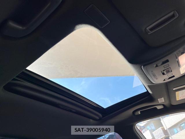 Toyota CROWN HYBRID 2018-07 8284452-3