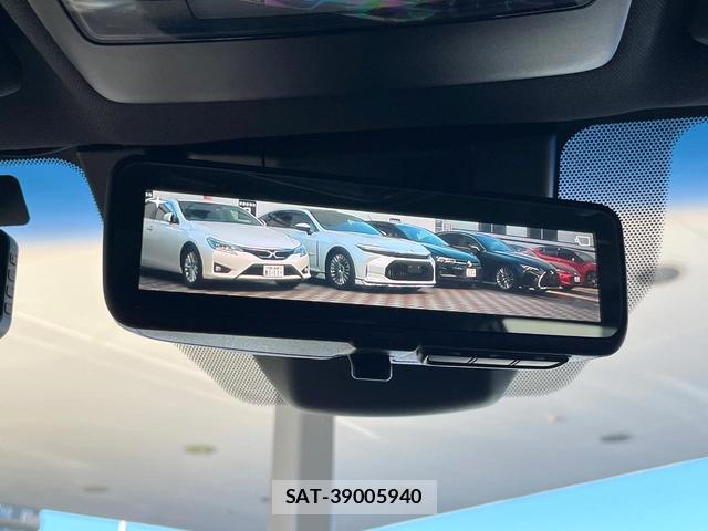Toyota CROWN HYBRID 2018-07 8284452-5