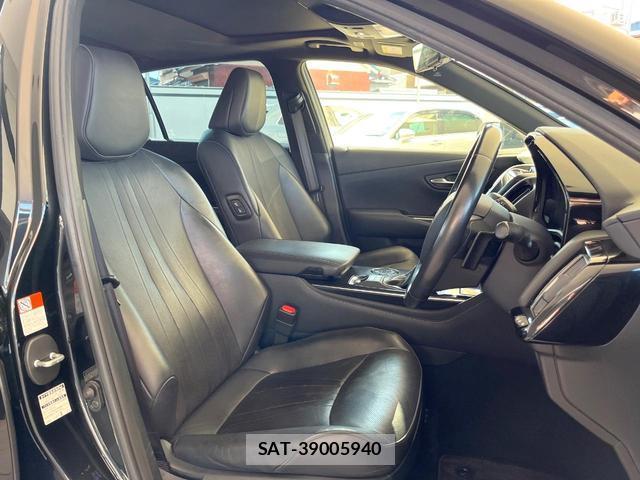 Toyota CROWN HYBRID 2018-07 8284452-8