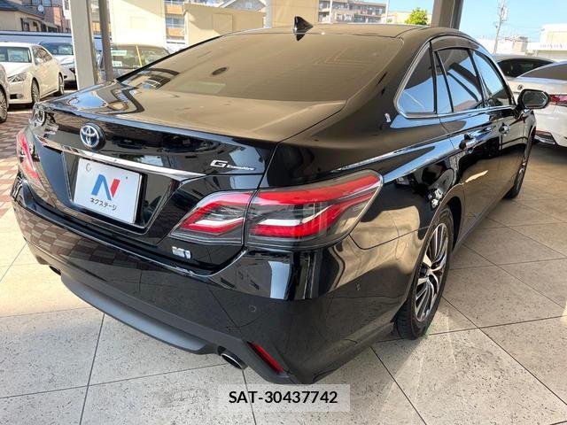 Toyota CROWN HYBRID 2020-07 8284454-16