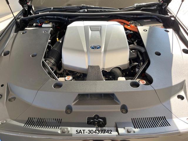 Toyota CROWN HYBRID 2020-07 8284454-17