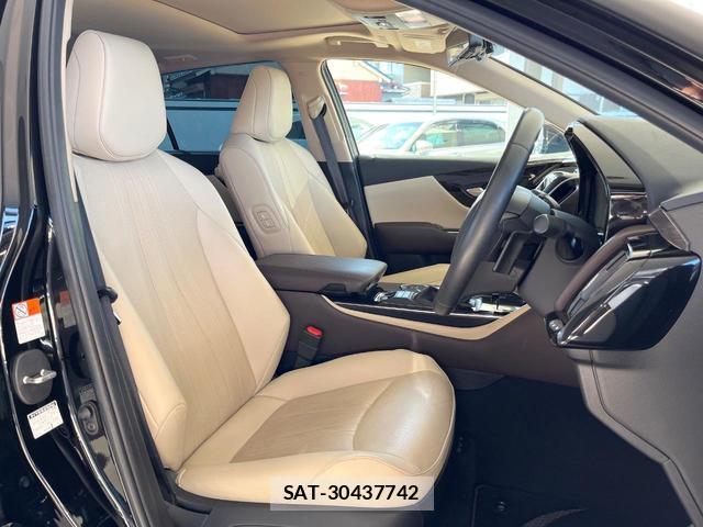 Toyota CROWN HYBRID 2020-07 8284454-7