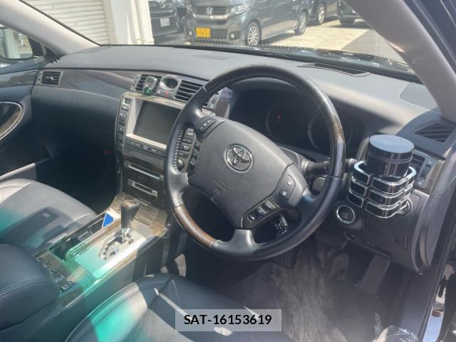 Toyota CROWN MAJESTA 2007-01 8280013-14