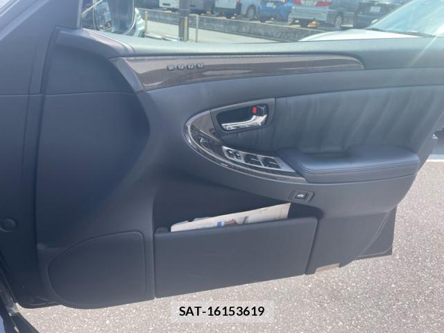 Toyota CROWN MAJESTA 2007-01 8280013-17