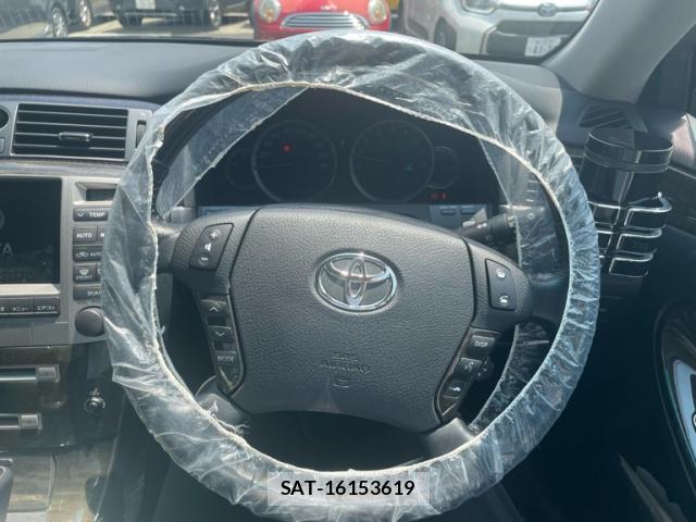 Toyota CROWN MAJESTA 2007-01 8280013-18