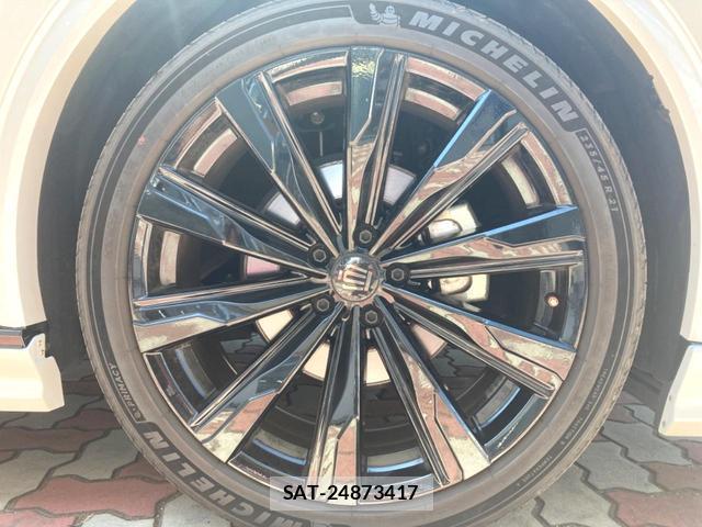 Toyota CROWN 2025-01 8279435-12