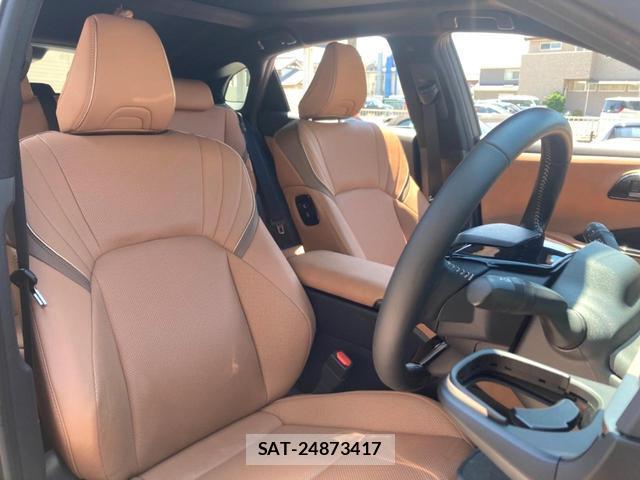 Toyota CROWN 2025-01 8279435-7