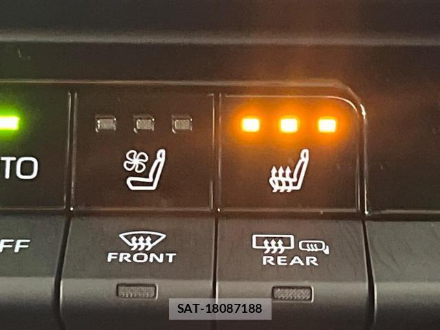 Toyota CROWN 2023-12 8279627-5