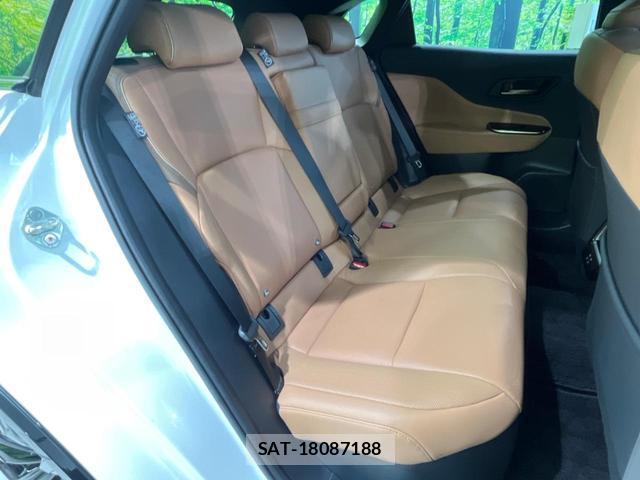Toyota CROWN 2023-12 8279627-8