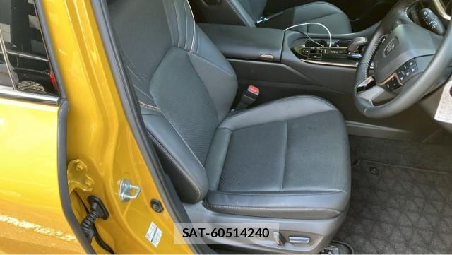 Toyota CROWN 2024-08 8281413-5