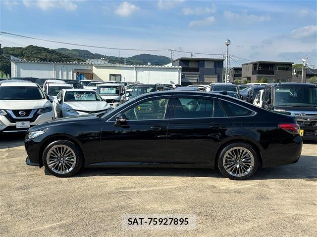 Toyota CROWN 2019-05 8278119-10