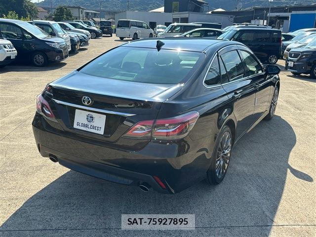 Toyota CROWN 2019-05 8278119-13