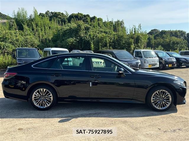 Toyota CROWN 2019-05 8278119-14