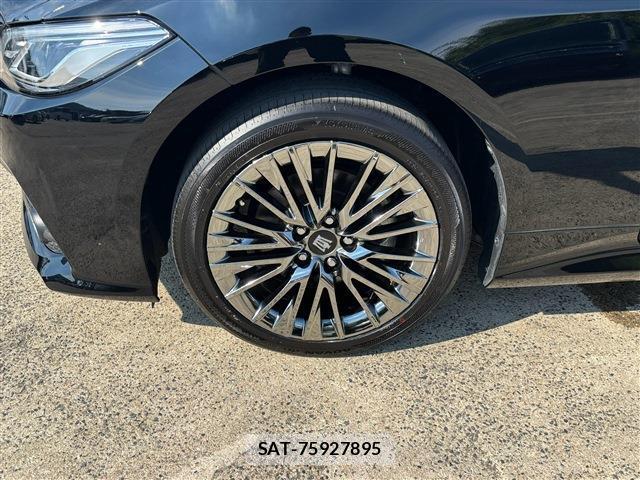 Toyota CROWN 2019-05 8278119-15