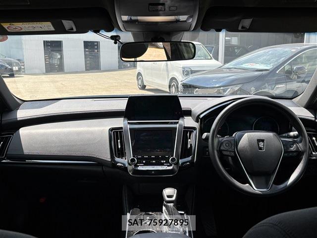 Toyota CROWN 2019-05 8278119-2