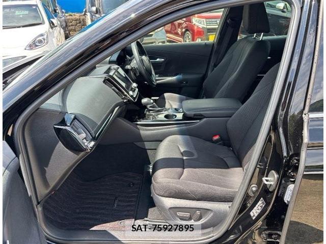 Toyota CROWN 2019-05 8278119-3