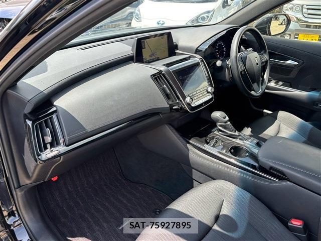Toyota CROWN 2019-05 8278119-4