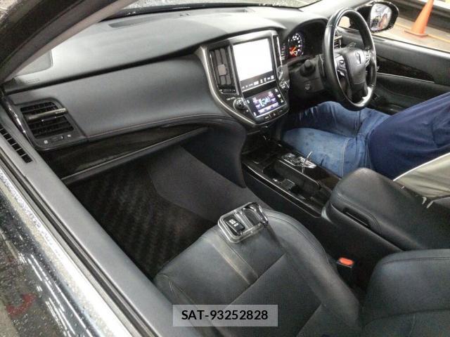 Toyota CROWN 2015-12 8278894-2