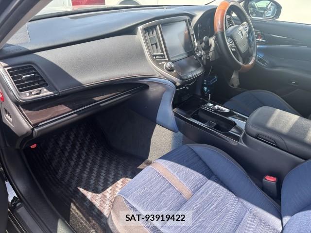 Toyota CROWN 2016-11 8278992-2