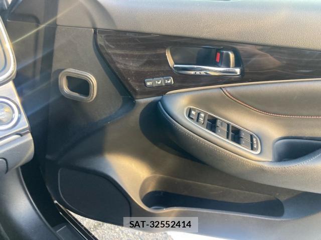 Toyota CROWN 2016-06 8279755-11