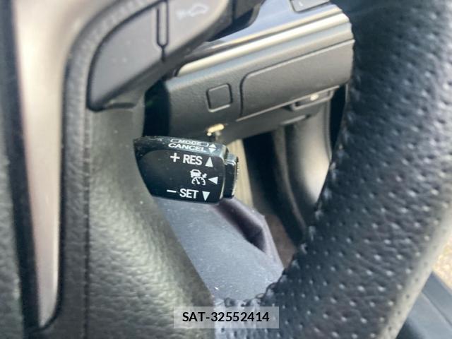 Toyota CROWN 2016-06 8279755-14