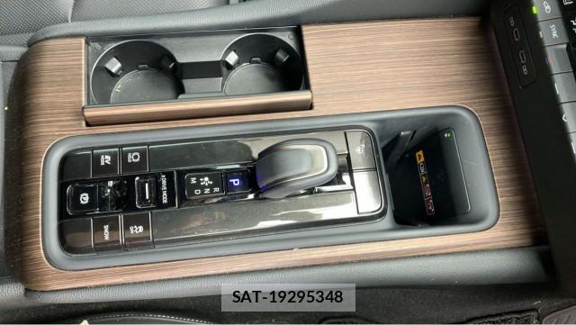Toyota CROWN 2024-07 8281106-14