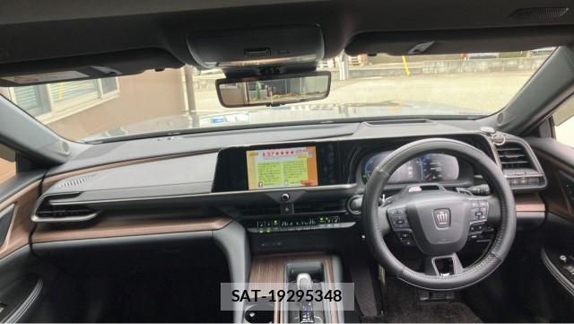 Toyota CROWN 2024-07 8281106-2