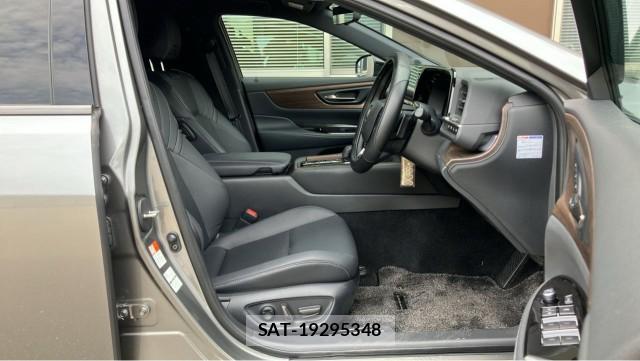 Toyota CROWN 2024-07 8281106-5