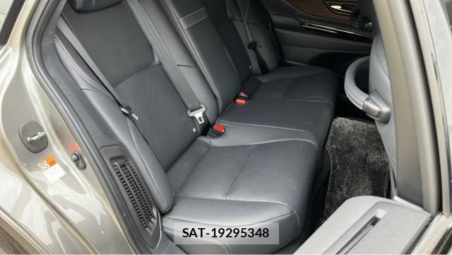 Toyota CROWN 2024-07 8281106-6