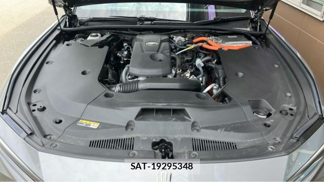 Toyota CROWN 2024-07 8281106-7