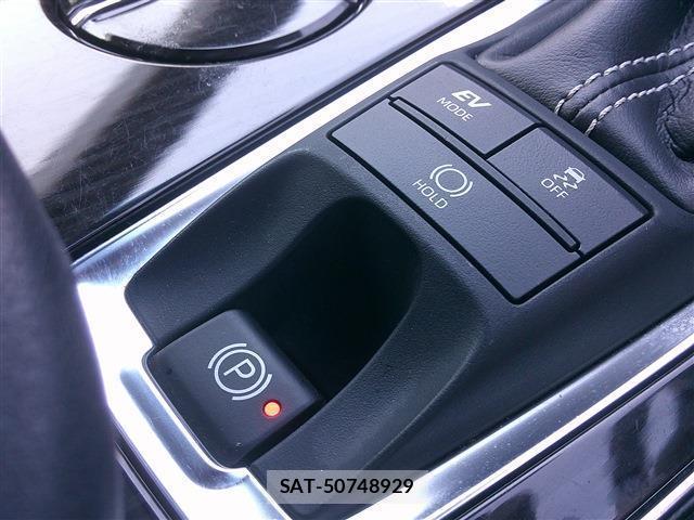 Toyota CROWN 2018-10 8281222-13