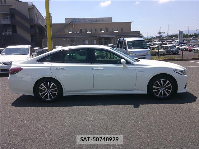Toyota CROWN 2018-10 8281222-4