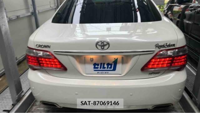 Toyota CROWN 2011-05 8282094-1