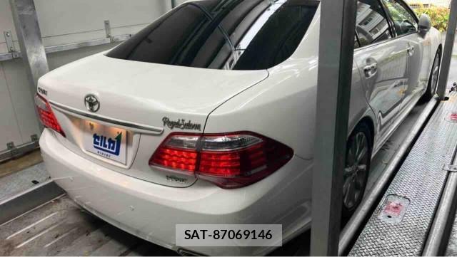 Toyota CROWN 2011-05 8282094-12