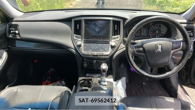 Toyota CROWN 2015-05 8282123-2