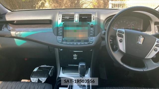 Toyota CROWN 2010-09 8282252-2