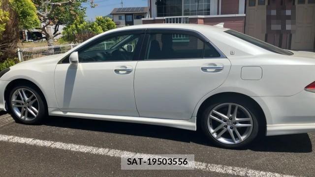 Toyota CROWN 2010-09 8282252-3