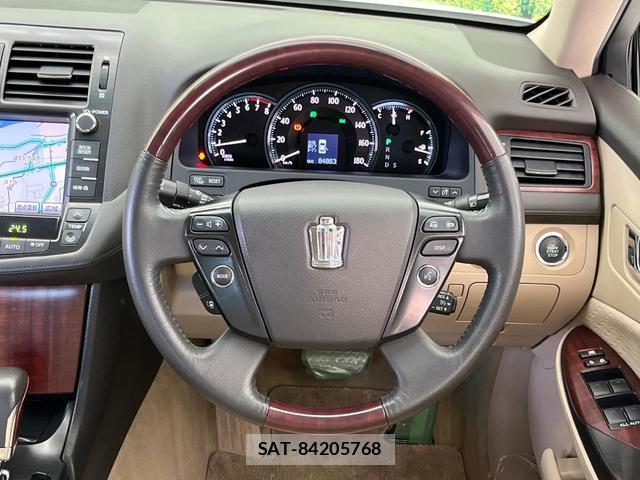 Toyota CROWN 2008-04 8283022-11