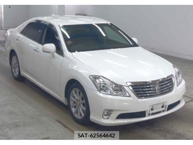 Toyota CROWN 2011-02 8283380-0