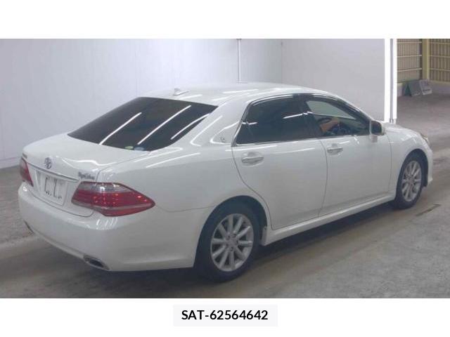 Toyota CROWN 2011-02 8283380-2