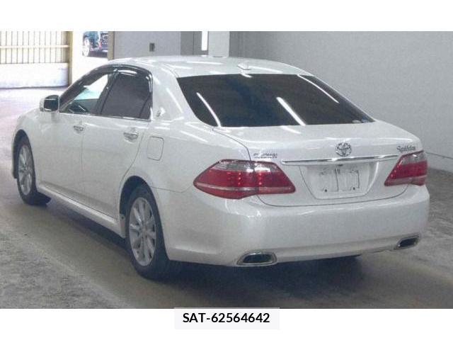 Toyota CROWN 2011-02 8283380-3