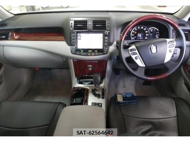 Toyota CROWN 2011-02 8283380-4
