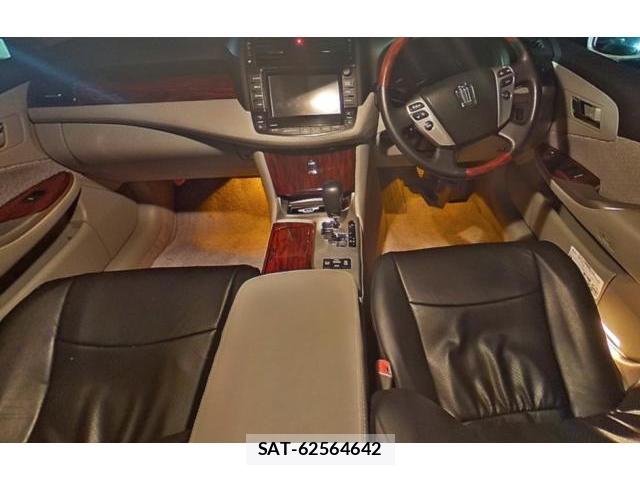 Toyota CROWN 2011-02 8283380-5