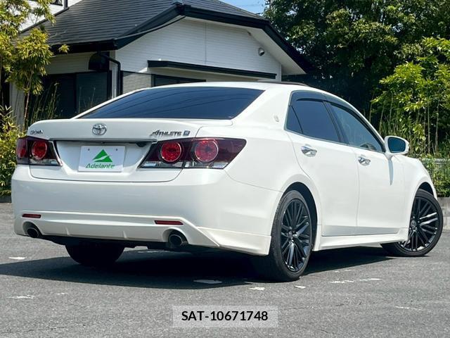 Toyota CROWN 2015-12 8284036-1