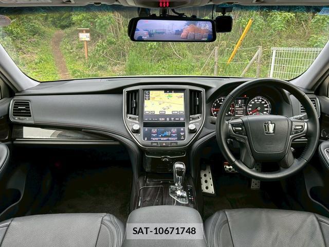 Toyota CROWN 2015-12 8284036-2