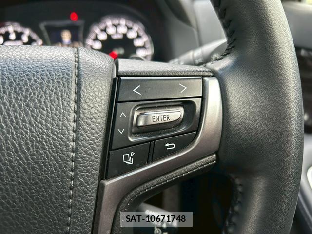 Toyota CROWN 2015-12 8284036-7